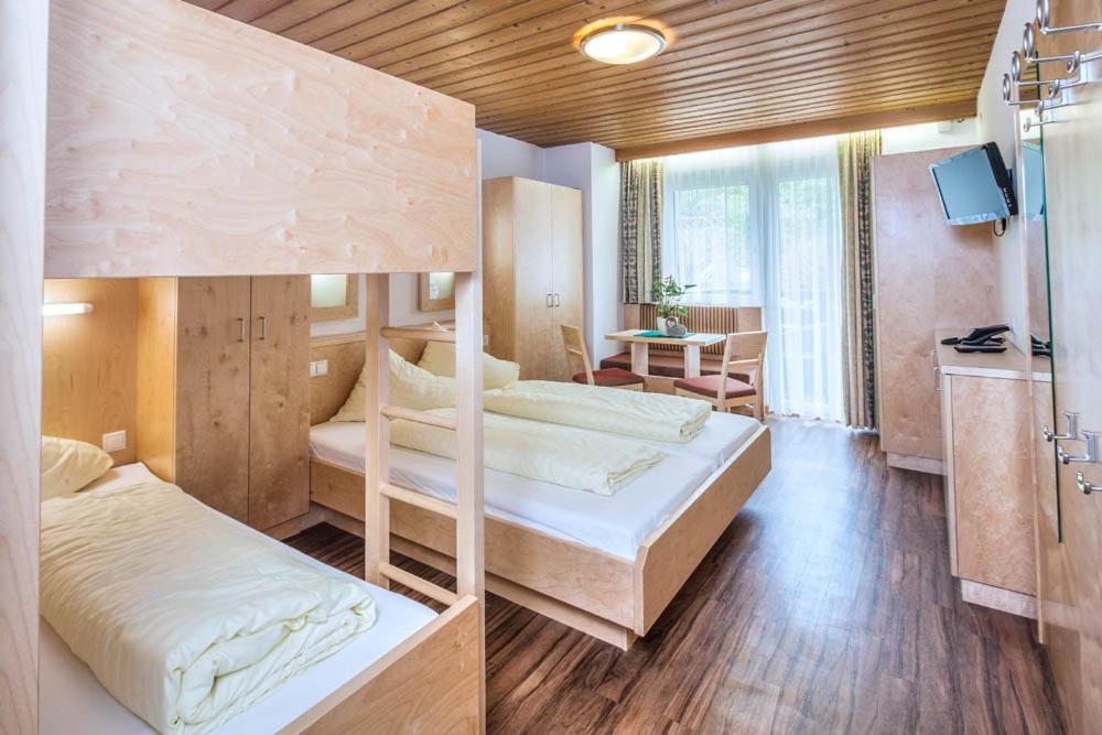 Kinderhotel Stefan Венс Екстериор снимка