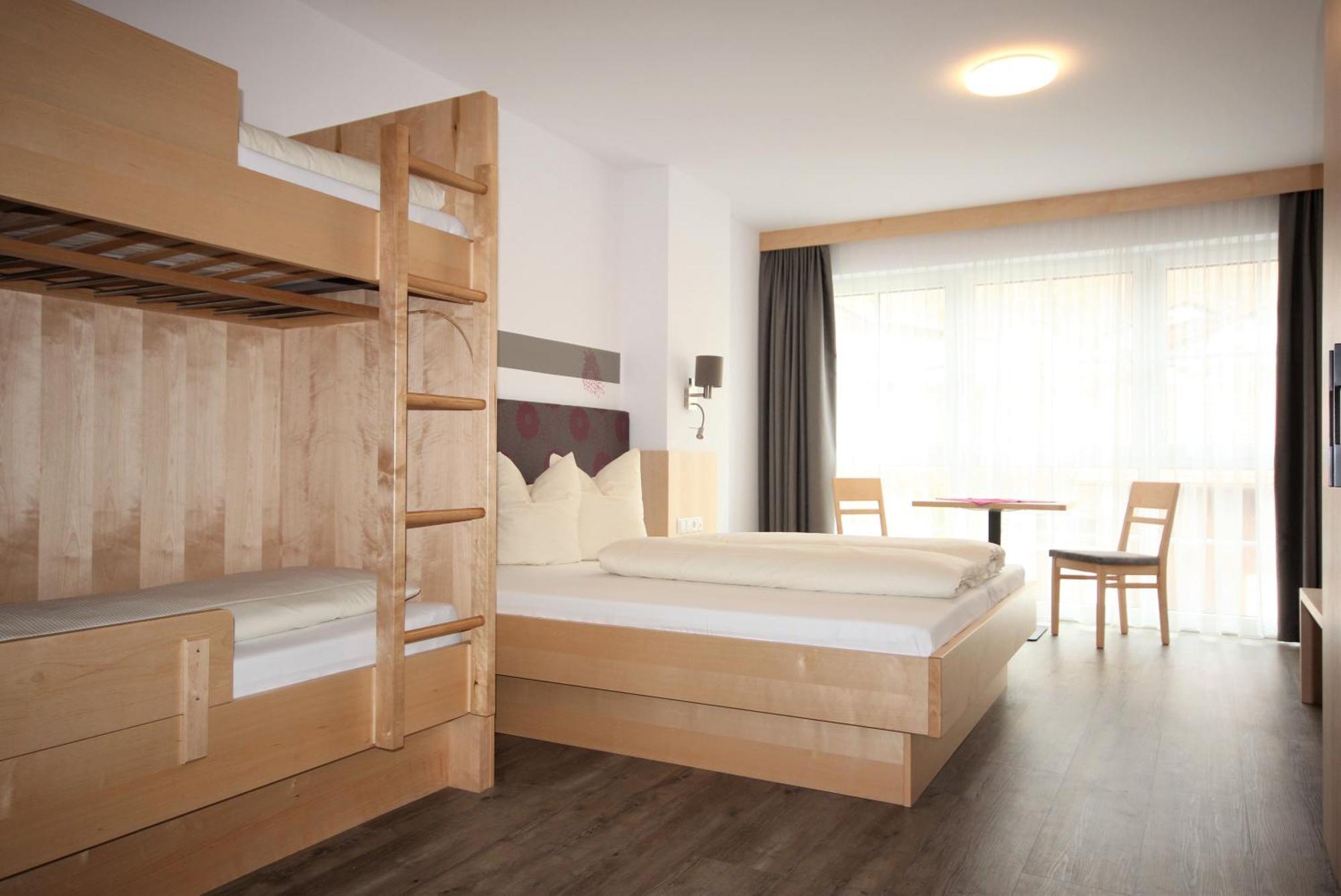 Kinderhotel Stefan Венс Екстериор снимка